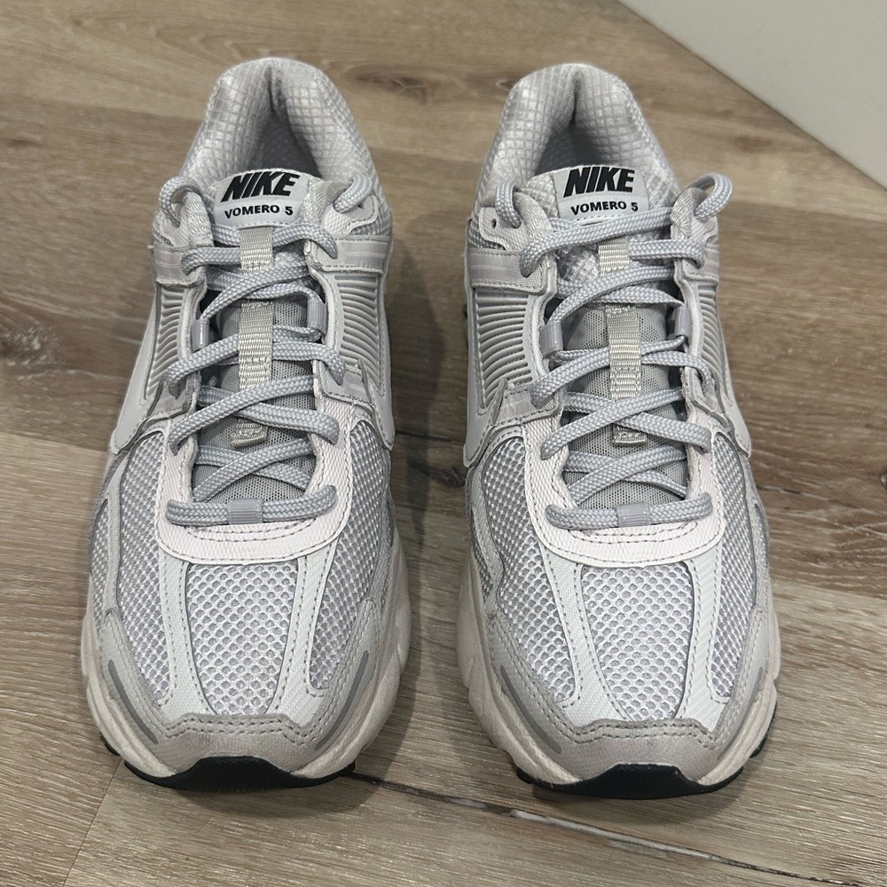Nike Vomero 5 light gray EUC. Size 9.5. No box